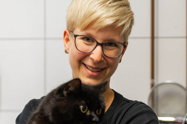 Sarah Beckermann Pflegerin Katzenquarantäne